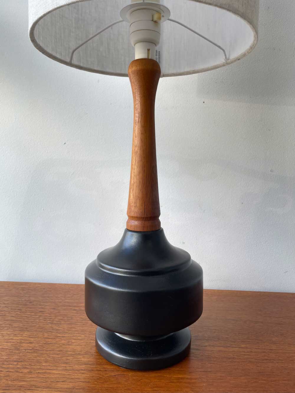 Vintage timber and ceramic table lamp base - Image 2